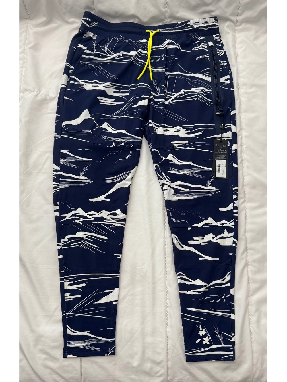 Greyson Lake Como Print Sequoia Joggers. NWT. Size M.